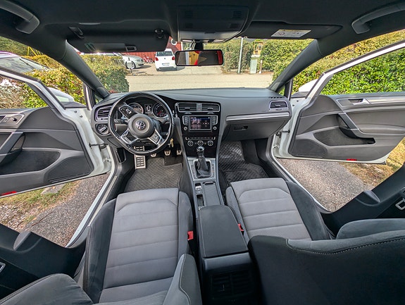 Volkswagen Golf VII 5 of 12