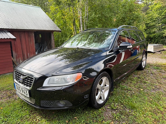 Volvo V70 2 of 11