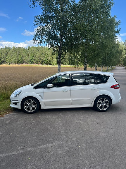 Ford S-MAX 3 of 9