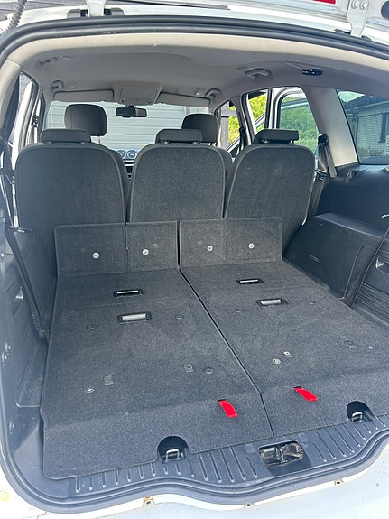 Ford S-MAX 9 of 9