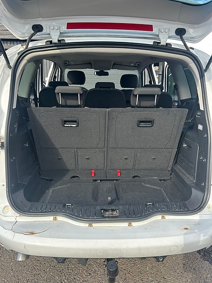 Ford S-MAX 8 of 9