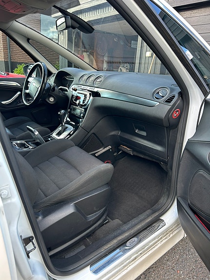 Ford S-MAX 5 of 9
