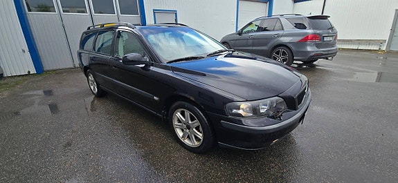 Volvo V70 2 of 5