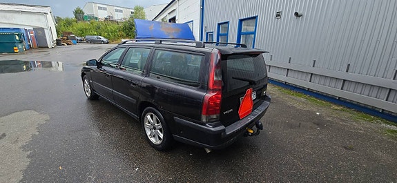 Volvo V70 4 of 5