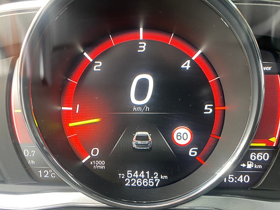 Volvo XC60 5 of 10