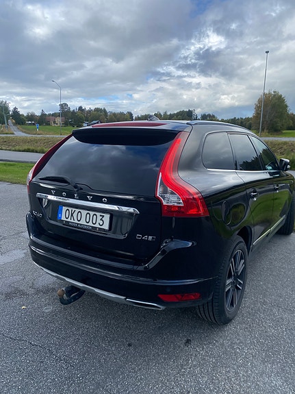 Volvo XC60 2 of 10