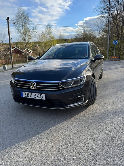 Volkswagen Passat 2 of 8