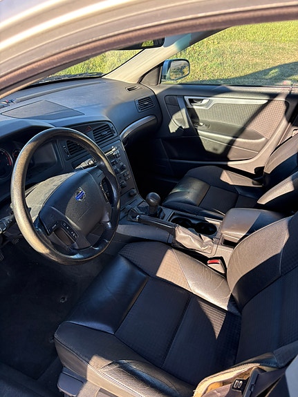 Volvo V70 4 of 5