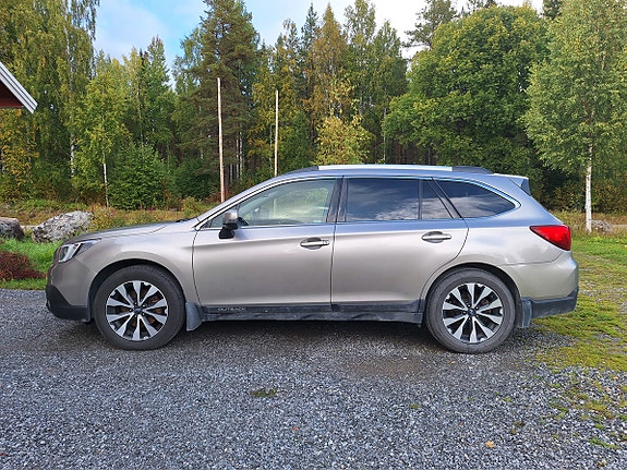 Subaru Outback 2 of 8