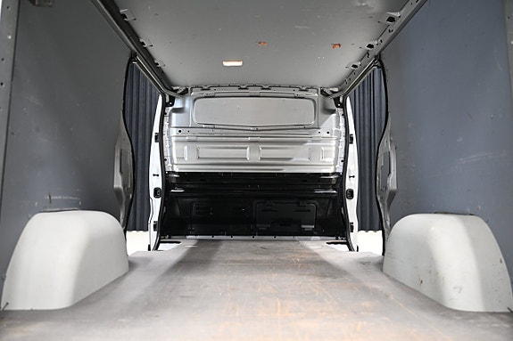 Opel Vivaro 9 of 27