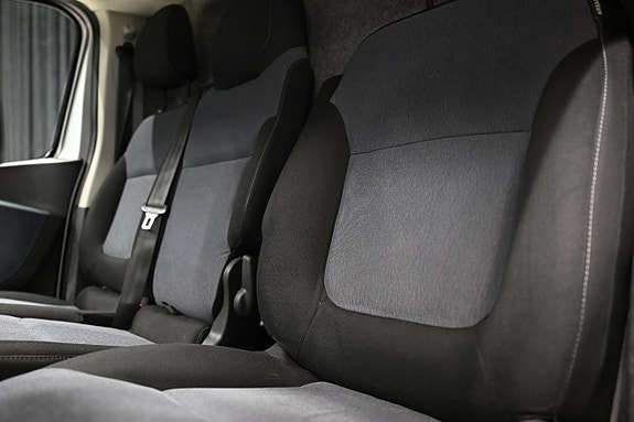 Opel Vivaro 16 of 27