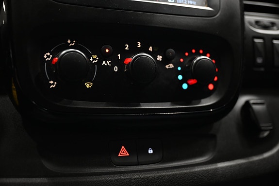 Opel Vivaro 22 of 27