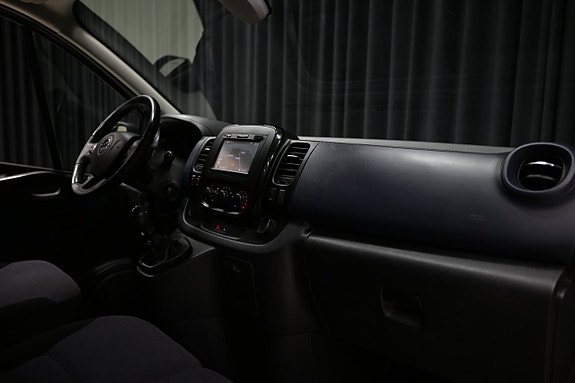 Opel Vivaro 25 of 27