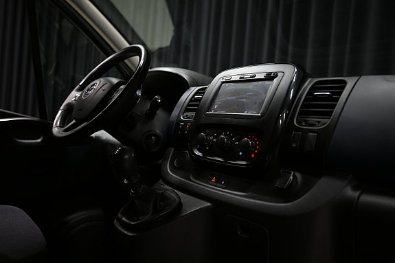 Opel Vivaro 26 of 27