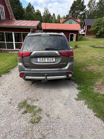 Mitsubishi Outlander 3 of 9