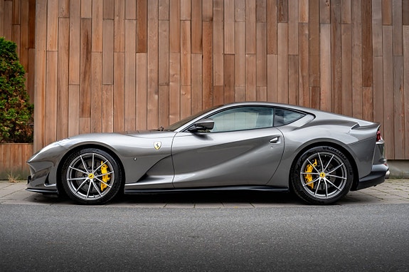 Ferrari 812 Superfast 6 of 30