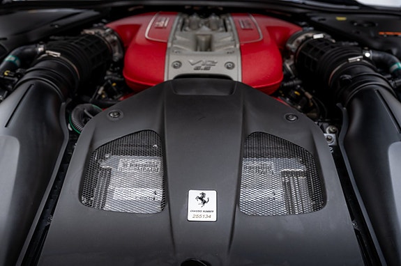 Ferrari 812 Superfast 17 of 30