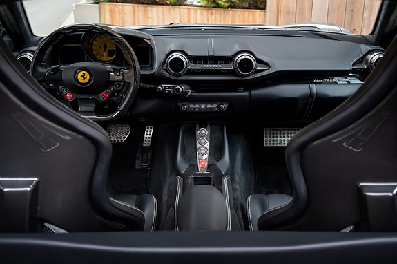 Ferrari 812 Superfast 25 of 30