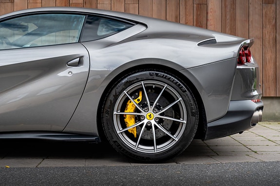 Ferrari 812 Superfast 8 of 30