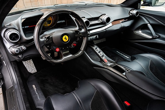 Ferrari 812 Superfast 24 of 30