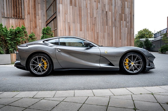 Ferrari 812 Superfast 14 of 30