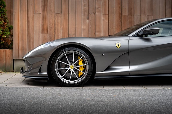 Ferrari 812 Superfast 7 of 30