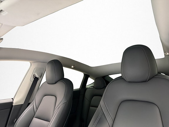 Tesla Model Y 19 of 30