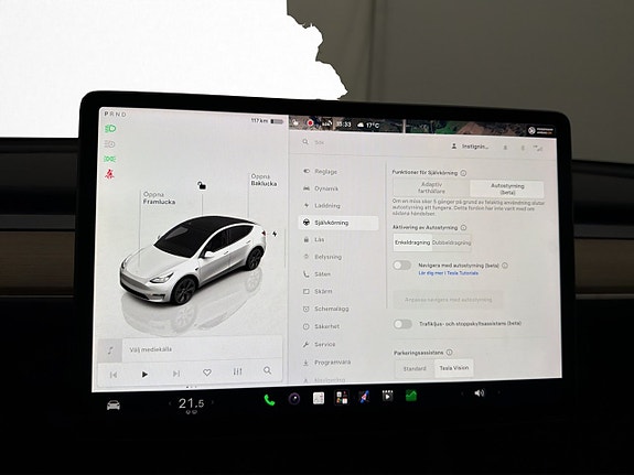 Tesla Model Y 28 of 30