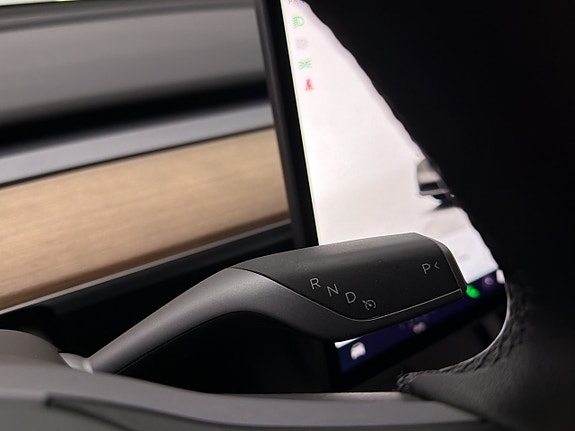 Tesla Model Y 20 of 30