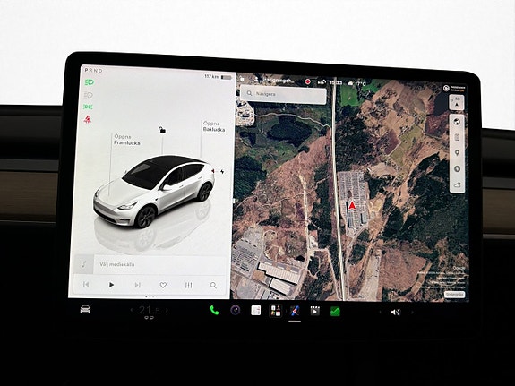 Tesla Model Y 23 of 30
