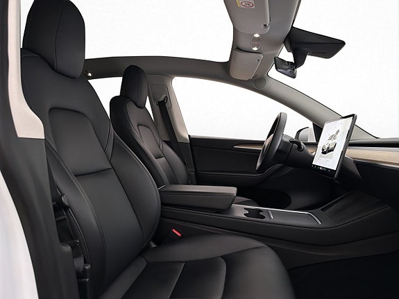 Tesla Model Y 16 of 30