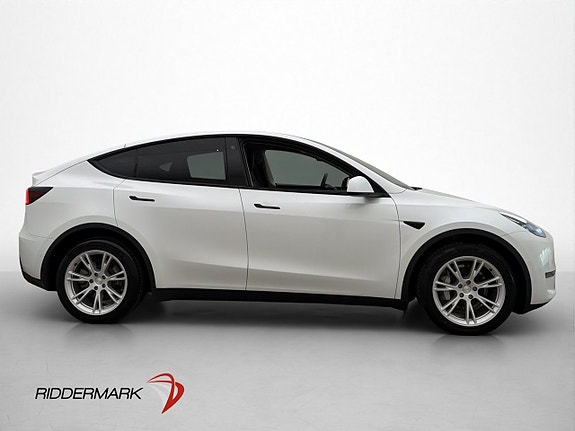 Tesla Model Y 10 of 30