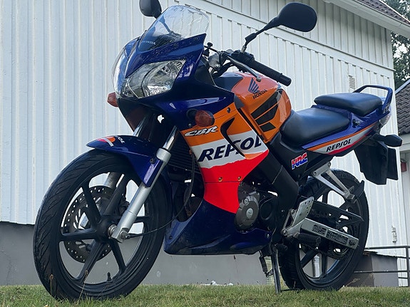 Honda Powersports CBR125R 0.125 3 of 7