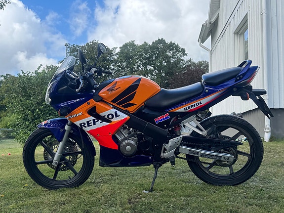 Honda Powersports CBR125R 0.125 2 of 7