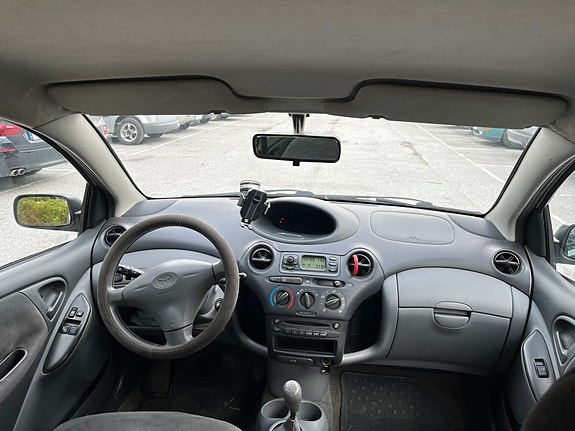 Toyota Yaris 5 of 6