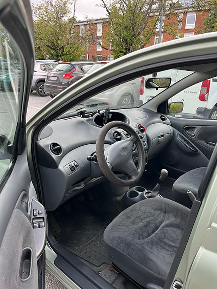 Toyota Yaris 6 of 6