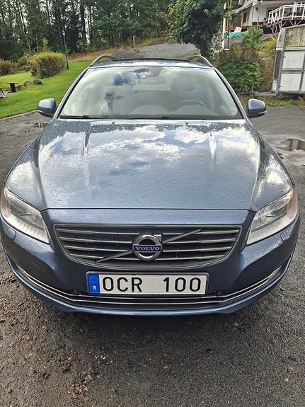 Volvo V70 2 of 9