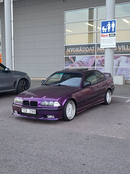 BMW 328i 2 of 12