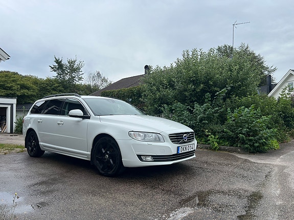 Volvo V70 3 of 4
