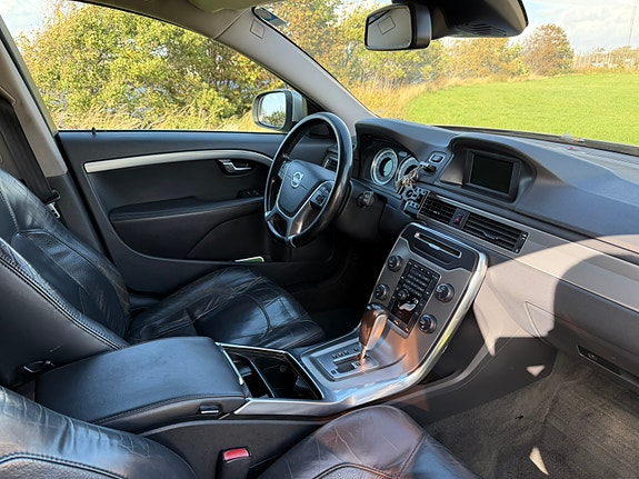 Volvo V70 9 of 13
