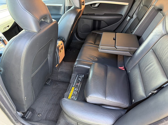 Volvo V70 12 of 13
