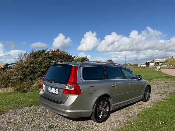 Volvo V70 3 of 13