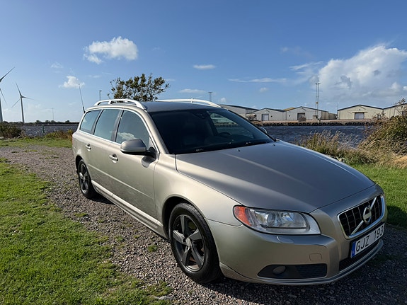Volvo V70 2 of 13