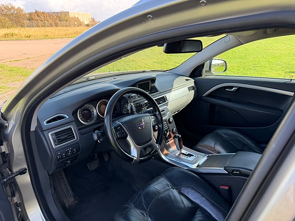 Volvo V70 8 of 13