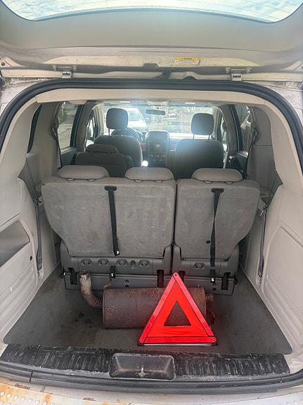 Chrysler Town & Country 9 of 9