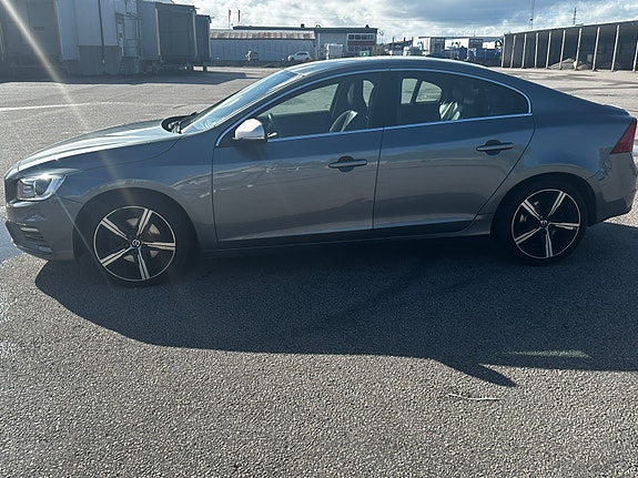Volvo S60 2 of 8