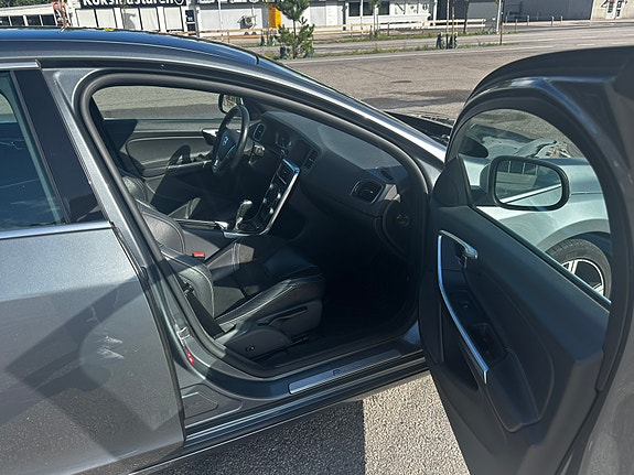 Volvo S60 5 of 8