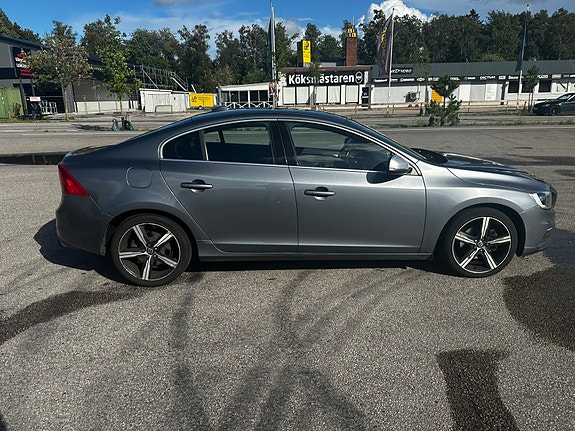 Volvo S60 4 of 8