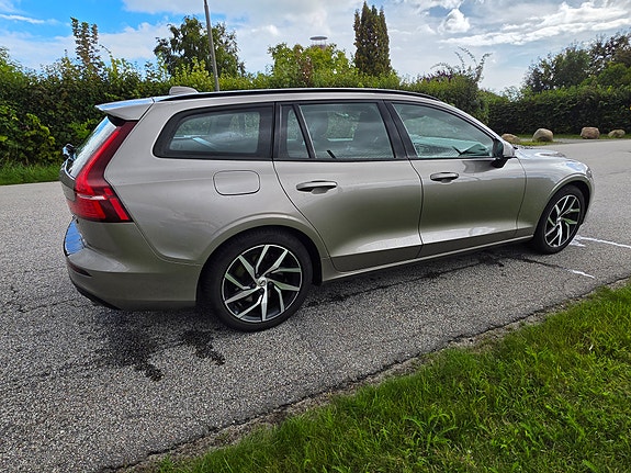 Volvo V60 3 of 7