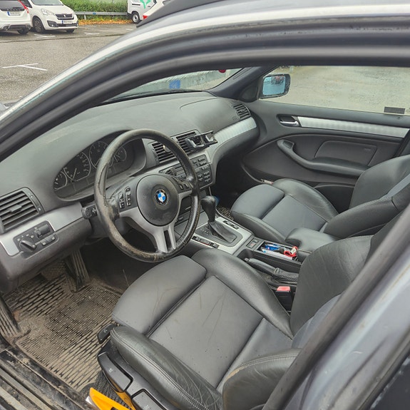 BMW 320i 3 of 8